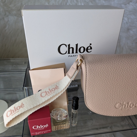 Chloe 3 Pc Mini Gift Set Eau de Parfum Mini 5ml, Wristlet Pouch Signature Handle - Picture 3 of 6